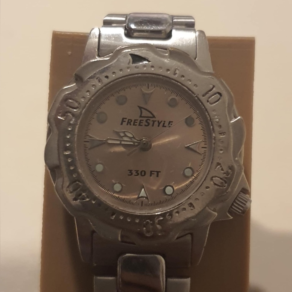 Vtg Freestyle Silver/Pink Women's Diver Watch - Picture 3 of 7